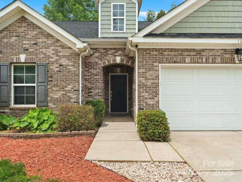1660 Beleek Ridge Lane, Lake Wylie, SC 29710.  MLS# CAR4266744, YatesRealty ID 28536. 