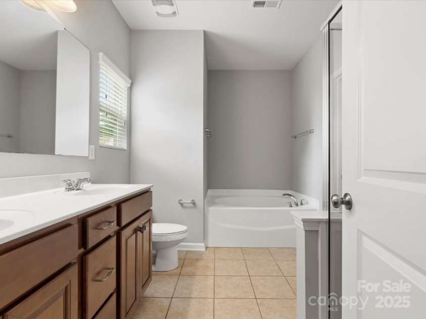 1660 Beleek Ridge Lane, Lake Wylie, SC 29710.  MLS# CAR4266744, YatesRealty ID 28536. 