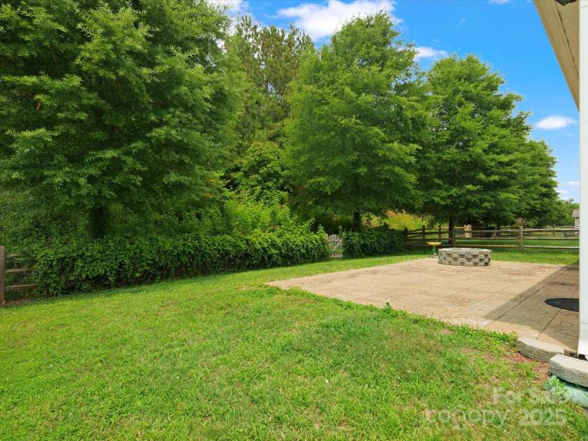 1660 Beleek Ridge Lane, Lake Wylie, SC 29710.  MLS# CAR4266744, YatesRealty ID 28536. 