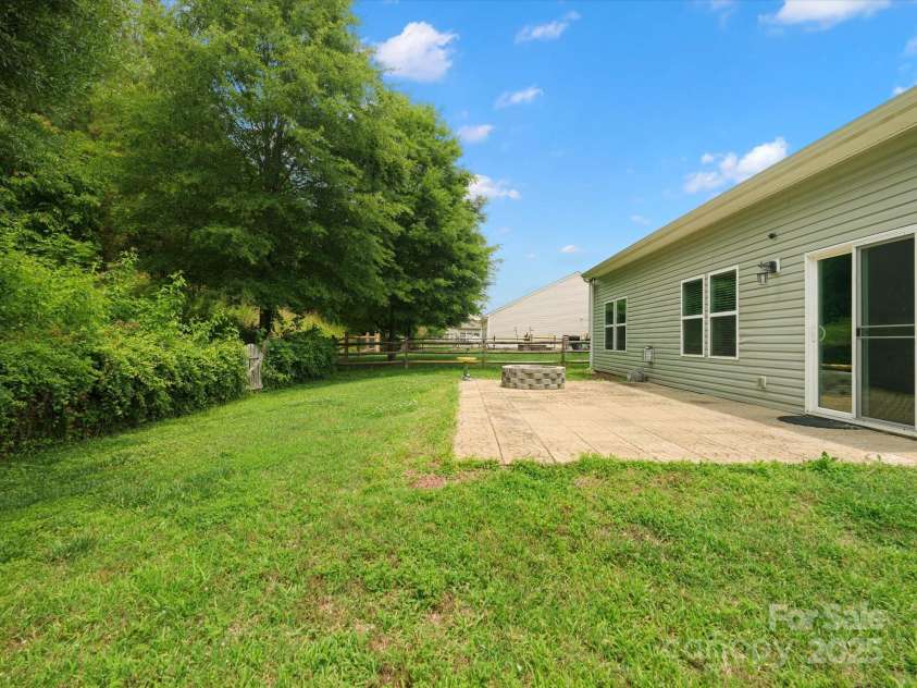 1660 Beleek Ridge Lane, Lake Wylie, SC 29710.  MLS# CAR4266744, YatesRealty ID 28536. 