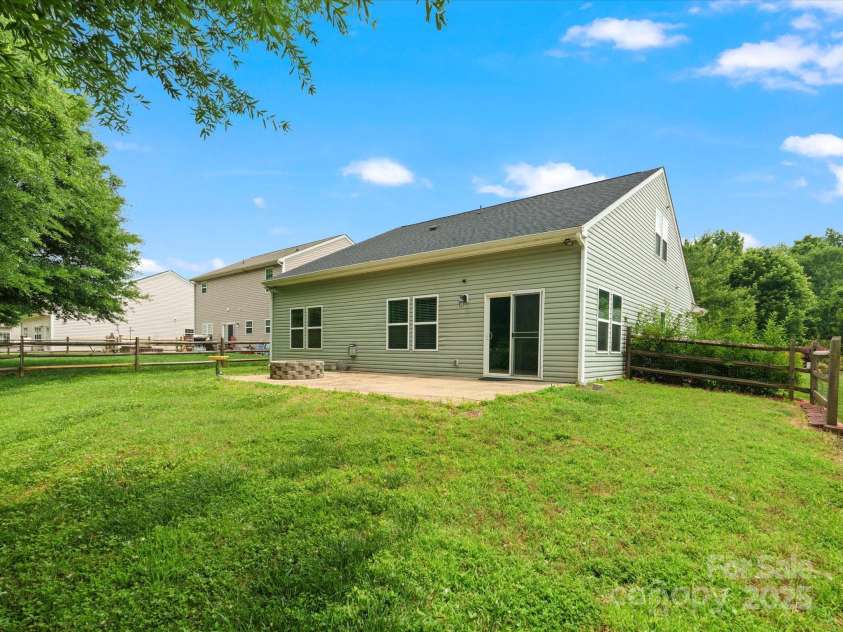 1660 Beleek Ridge Lane, Lake Wylie, SC 29710.  MLS# CAR4266744, YatesRealty ID 28536. 