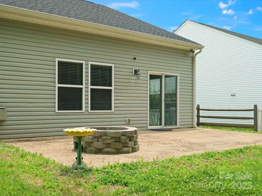 1660 Beleek Ridge Lane, Lake Wylie, SC 29710.  MLS# CAR4266744, YatesRealty ID 28536. 