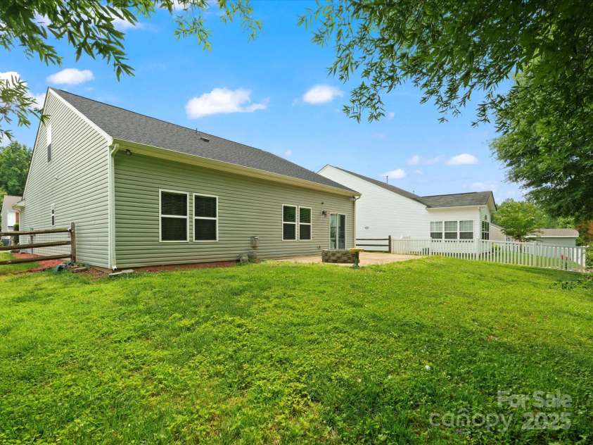 1660 Beleek Ridge Lane, Lake Wylie, SC 29710.  MLS# CAR4266744, YatesRealty ID 28536. 