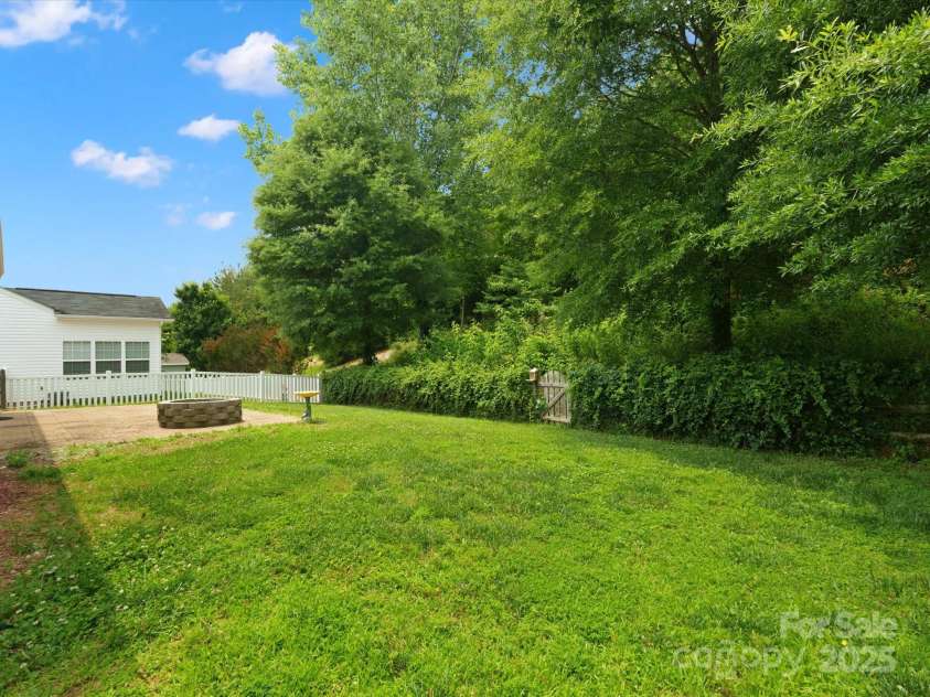 1660 Beleek Ridge Lane, Lake Wylie, SC 29710.  MLS# CAR4266744, YatesRealty ID 28536. 