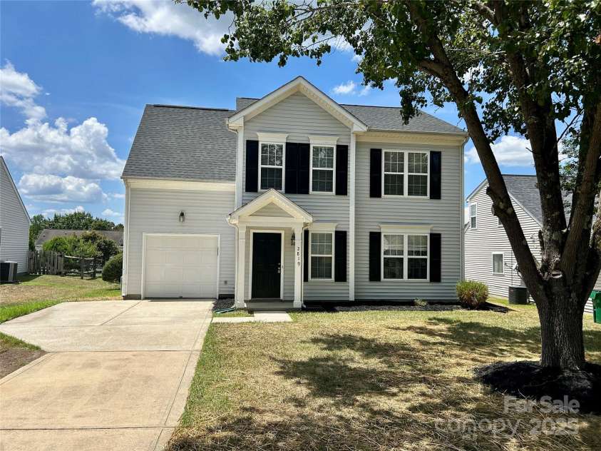 2819 Cougar Hill Court, Charlotte, NC 28216.  MLS# CAR4269520, YatesRealty ID 28537. 