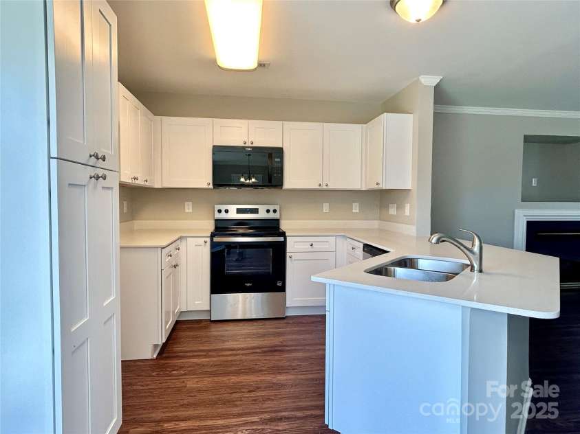 2819 Cougar Hill Court, Charlotte, NC 28216.  MLS# CAR4269520, YatesRealty ID 28537. 