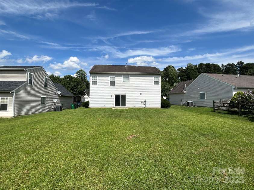 2819 Cougar Hill Court, Charlotte, NC 28216.  MLS# CAR4269520, YatesRealty ID 28537. 