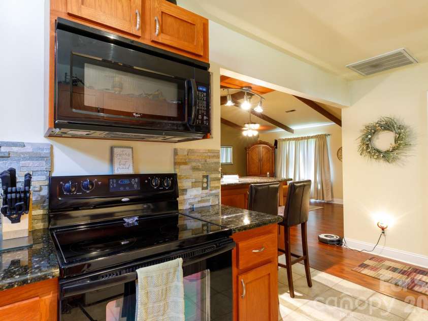 555 Black Street, Rock Hill, SC 29730.  MLS# CAR4389943, YatesRealty ID 28538. 