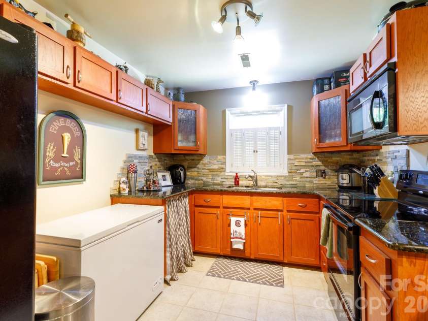 555 Black Street, Rock Hill, SC 29730.  MLS# CAR4389943, YatesRealty ID 28538. 