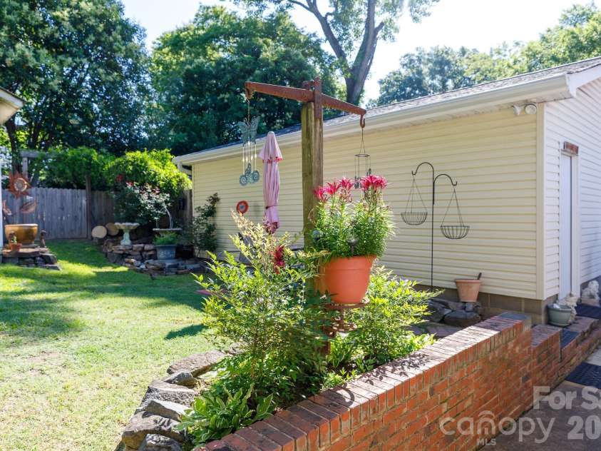 555 Black Street, Rock Hill, SC 29730.  MLS# CAR4389943, YatesRealty ID 28538. 