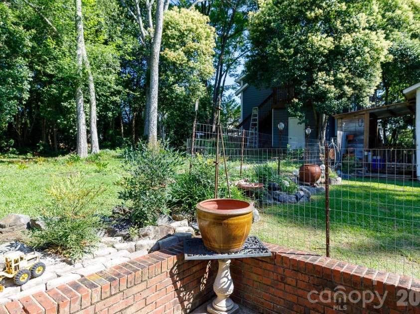 555 Black Street, Rock Hill, SC 29730.  MLS# CAR4389943, YatesRealty ID 28538. 