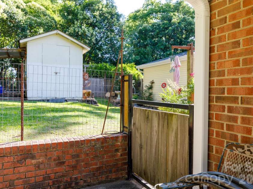 555 Black Street, Rock Hill, SC 29730.  MLS# CAR4389943, YatesRealty ID 28538. 