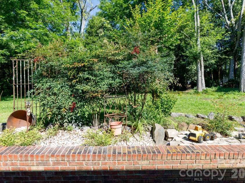 555 Black Street, Rock Hill, SC 29730.  MLS# CAR4389943, YatesRealty ID 28538. 