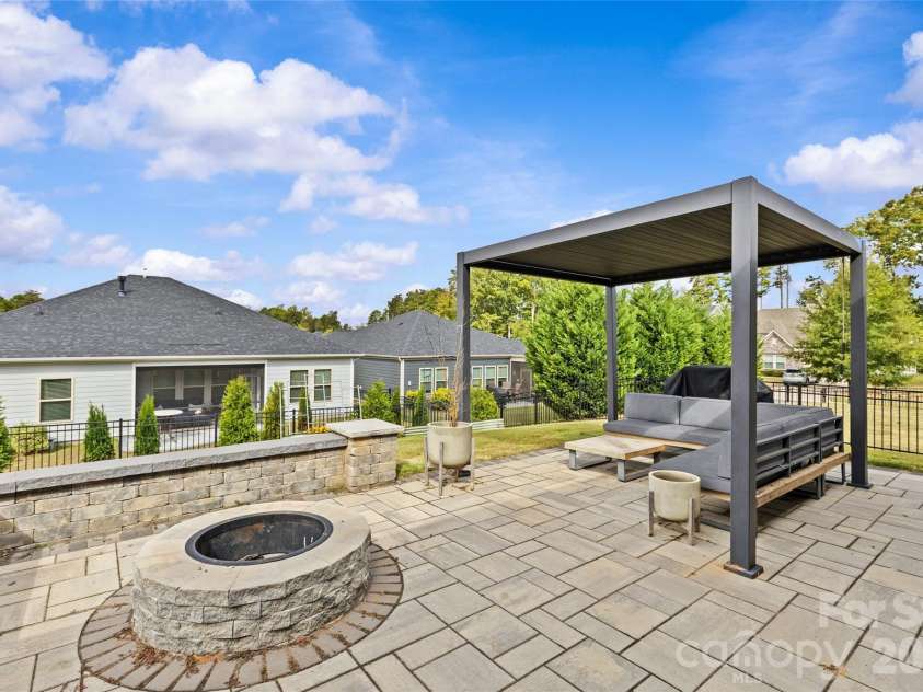 9306 Dufaux Drive, Charlotte, NC 28278.  MLS# CAR4380832, YatesRealty ID 28539. 