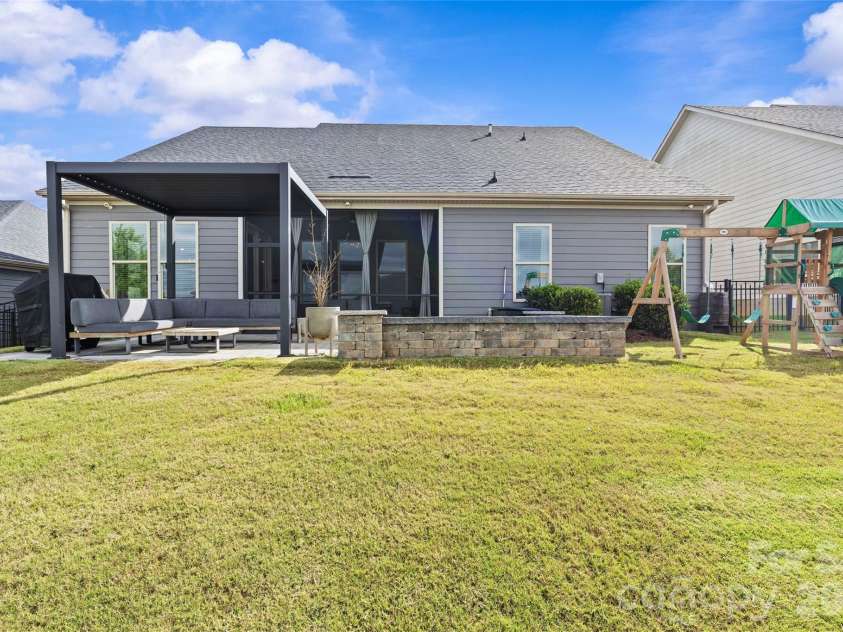 9306 Dufaux Drive, Charlotte, NC 28278.  MLS# CAR4380832, YatesRealty ID 28539. 