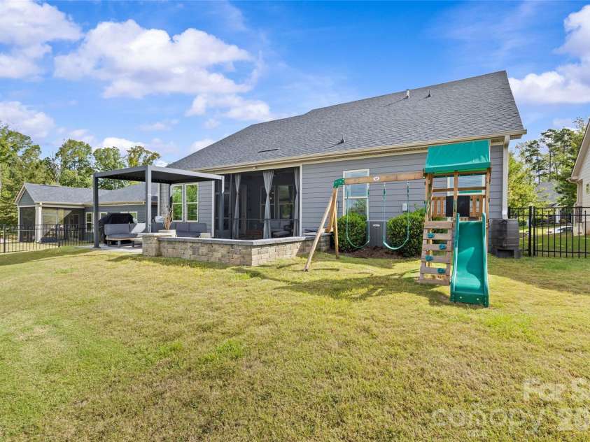 9306 Dufaux Drive, Charlotte, NC 28278.  MLS# CAR4380832, YatesRealty ID 28539. 