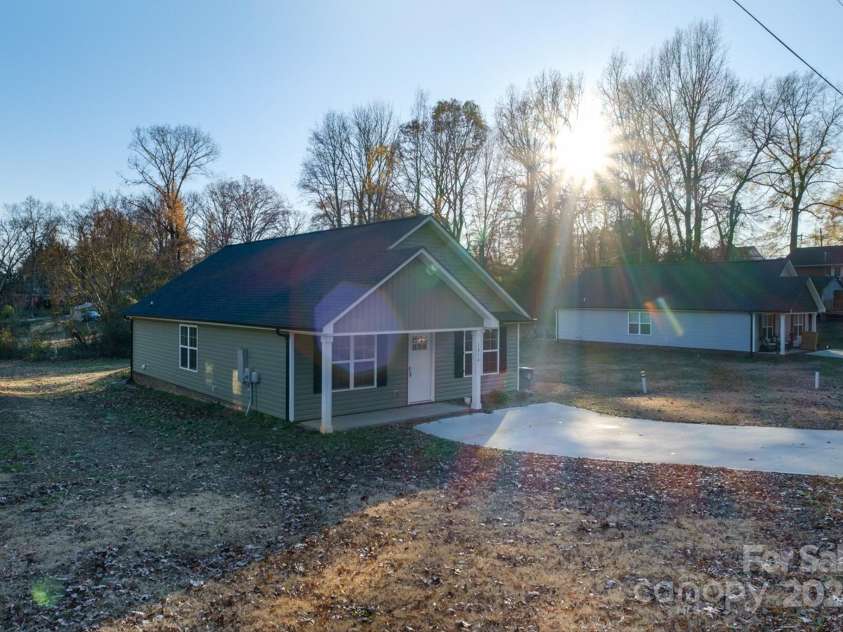 1014 Kansas Street, Kannapolis, NC 28083.  MLS# CAR4206493, YatesRealty ID 2854. 