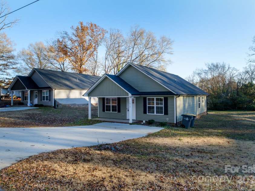 1014 Kansas Street, Kannapolis, NC 28083.  MLS# CAR4206493, YatesRealty ID 2854. 