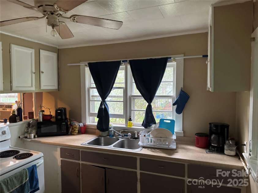 1314 & 1318 Rockford Place, Lenoir, NC 28645.  MLS# CAR4269497, YatesRealty ID 28540. Kitchen