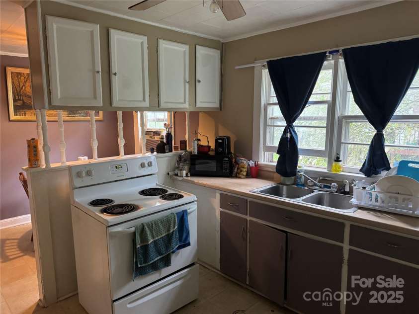 1314 & 1318 Rockford Place, Lenoir, NC 28645.  MLS# CAR4269497, YatesRealty ID 28540. Kitchen