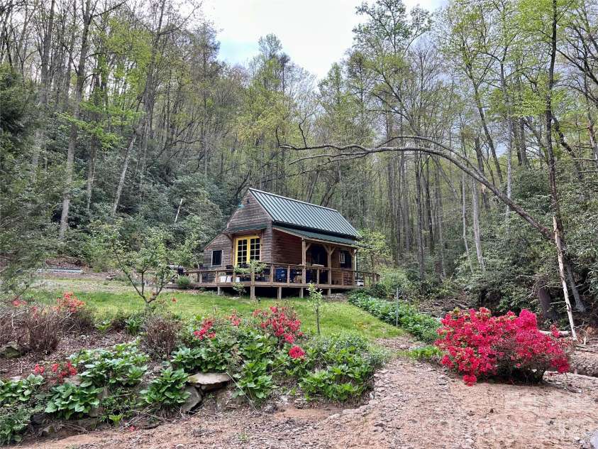 204 Rush Creek Road, Black Mountain, NC 28711.  MLS# CAR4388413, YatesRealty ID 28541. 