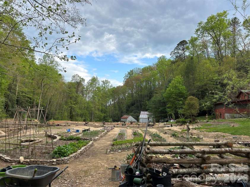 204 Rush Creek Road, Black Mountain, NC 28711.  MLS# CAR4388413, YatesRealty ID 28541. 