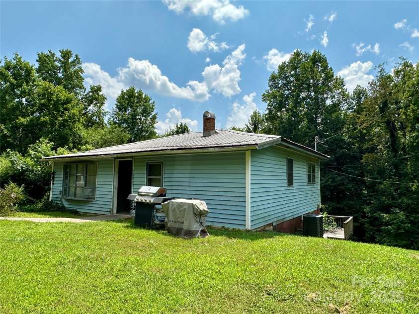 4207 Peach Orchard Road, Granite Falls, NC 28630.  MLS# CAR4279461, YatesRealty ID 28542. 