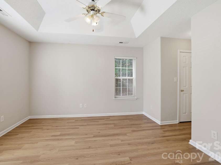 7616 Silver Arrow Drive, Charlotte, NC 28273.  MLS# CAR4383749, YatesRealty ID 28542. Master Suite with Tray Ceiling