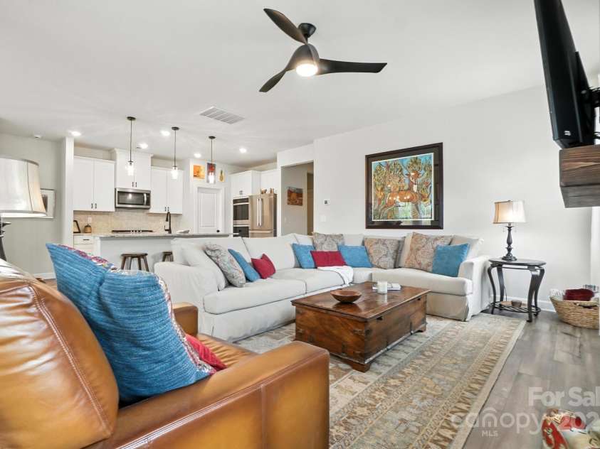 3140 Seville Street, Charlotte, NC 28214.  MLS# CAR4285079, YatesRealty ID 28543. Bright, open living room with seamless flow, perfect for relaxing or entertaining