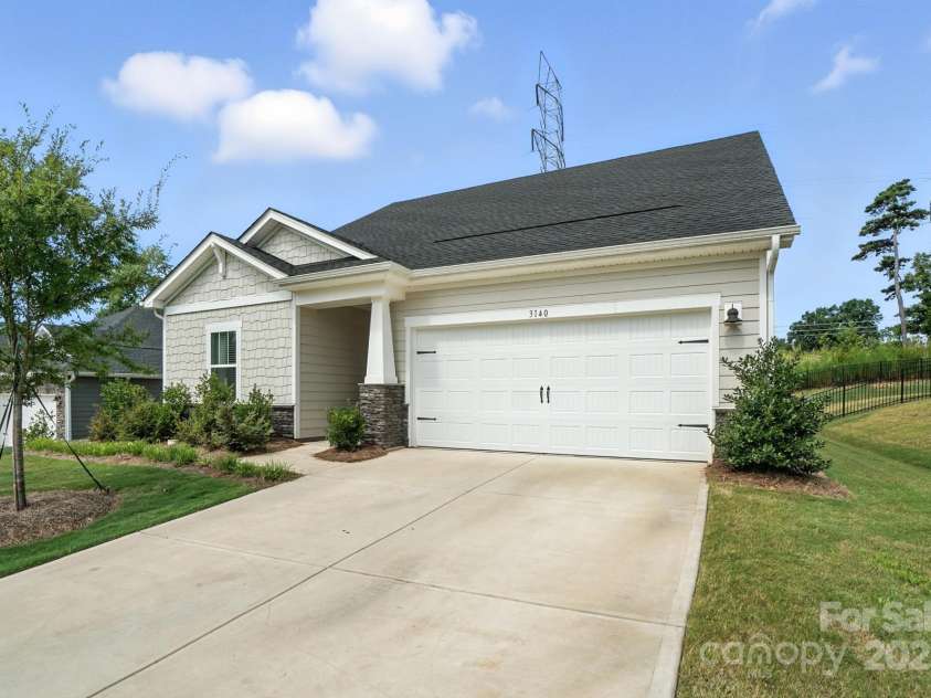 3140 Seville Street, Charlotte, NC 28214.  MLS# CAR4285079, YatesRealty ID 28543. Picture-perfect from the moment you arrive