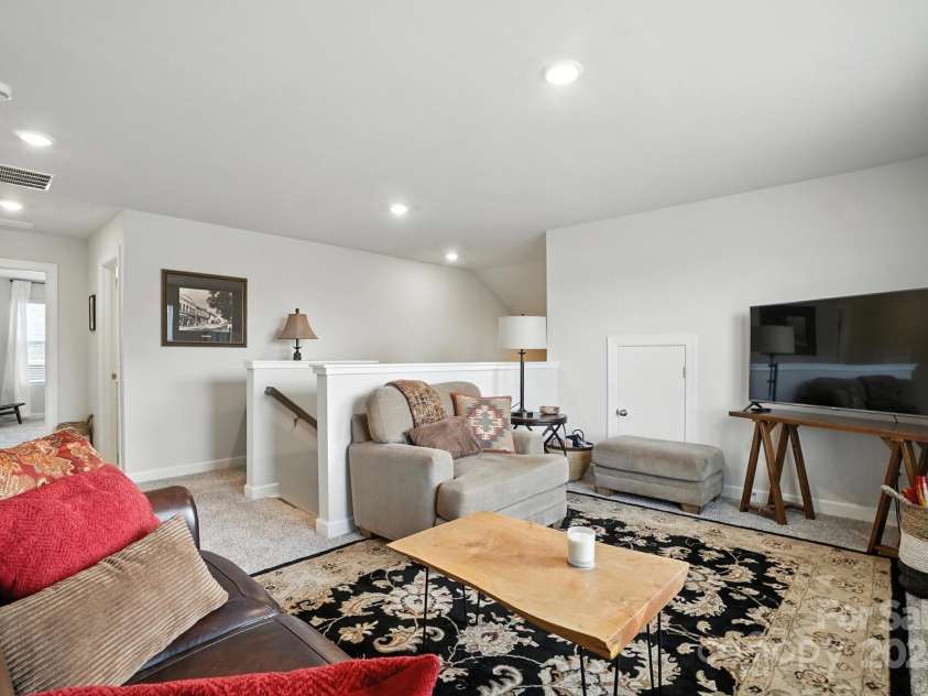 3140 Seville Street, Charlotte, NC 28214.  MLS# CAR4285079, YatesRealty ID 28543. Versatile space for office, playroom, or hobby room