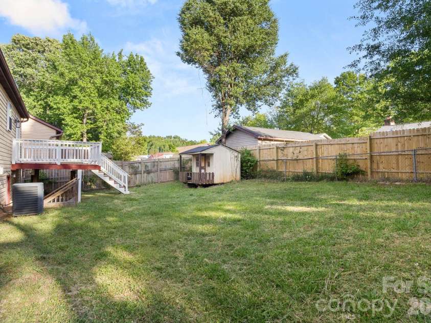 6018 Misty Way Lane, Charlotte, NC 28212.  MLS# CAR4370915, YatesRealty ID 28543. 