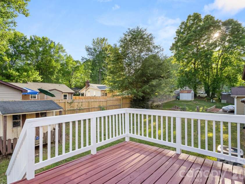 6018 Misty Way Lane, Charlotte, NC 28212.  MLS# CAR4370915, YatesRealty ID 28543. 