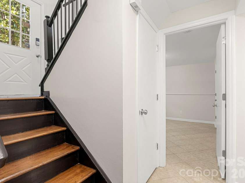 6018 Misty Way Lane, Charlotte, NC 28212.  MLS# CAR4370915, YatesRealty ID 28543. 