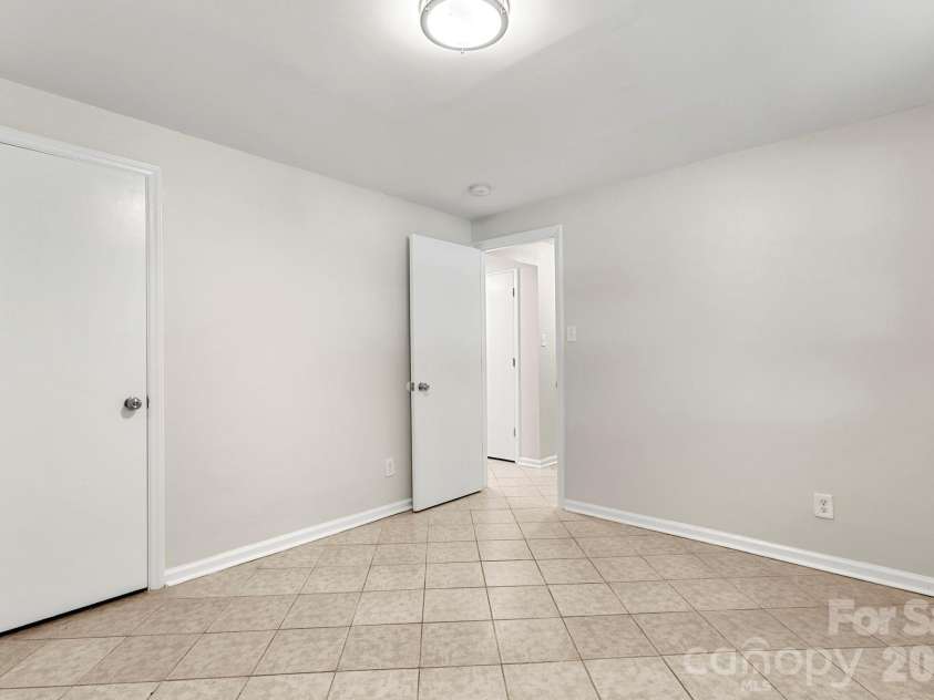 6018 Misty Way Lane, Charlotte, NC 28212.  MLS# CAR4370915, YatesRealty ID 28543. 