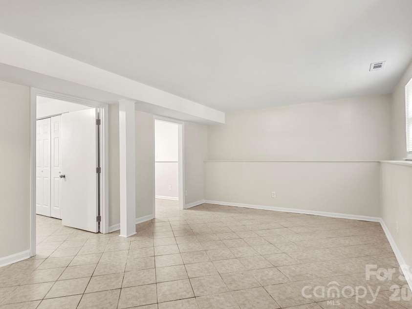 6018 Misty Way Lane, Charlotte, NC 28212.  MLS# CAR4370915, YatesRealty ID 28543. 