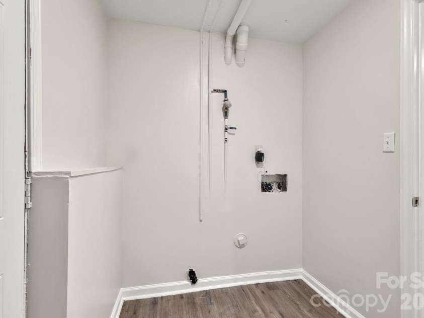 6018 Misty Way Lane, Charlotte, NC 28212.  MLS# CAR4370915, YatesRealty ID 28543. 