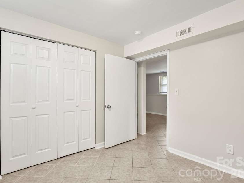6018 Misty Way Lane, Charlotte, NC 28212.  MLS# CAR4370915, YatesRealty ID 28543. 