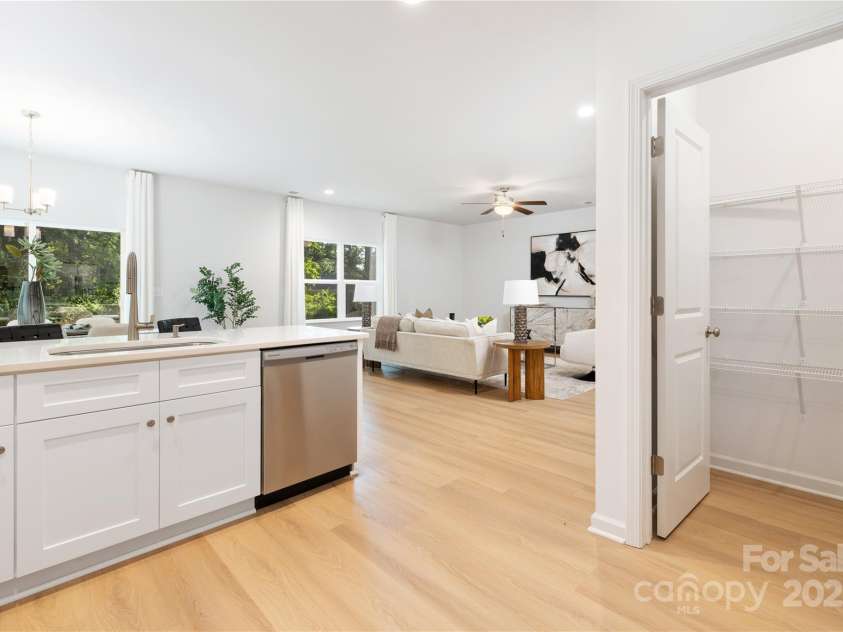 1125 Thayer Glen Court, Charlotte, NC 28213.  MLS# CAR4276499, YatesRealty ID 28544. 