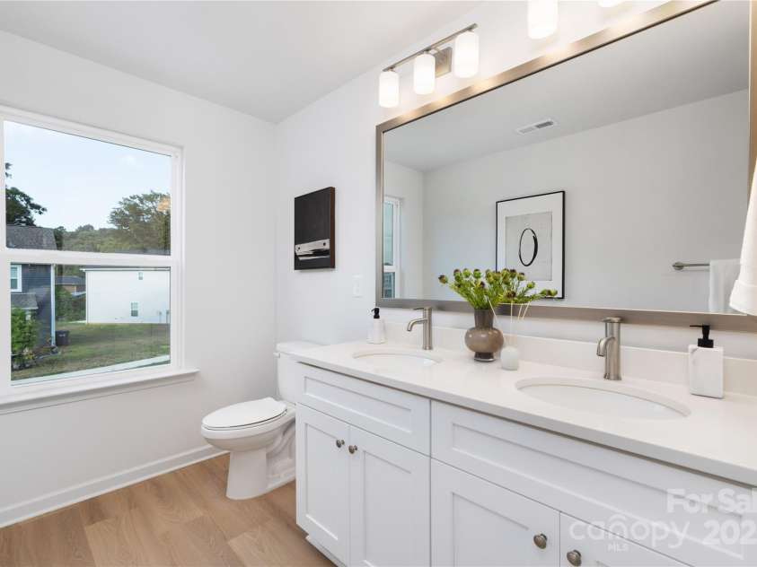 1125 Thayer Glen Court, Charlotte, NC 28213.  MLS# CAR4276499, YatesRealty ID 28544. 