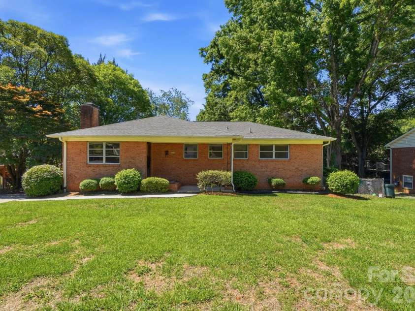 722 Seneca Place, Charlotte, NC 28210.  MLS# CAR4381813, YatesRealty ID 28545. 