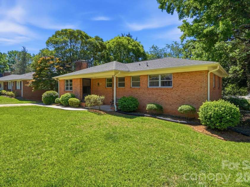 722 Seneca Place, Charlotte, NC 28210.  MLS# CAR4381813, YatesRealty ID 28545. 