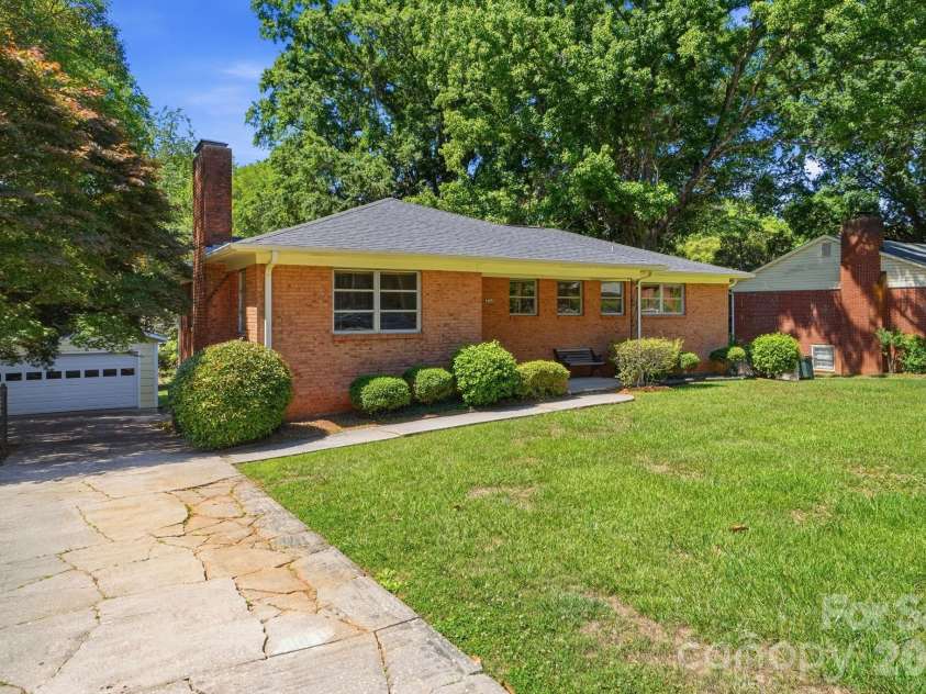 722 Seneca Place, Charlotte, NC 28210.  MLS# CAR4381813, YatesRealty ID 28545. 