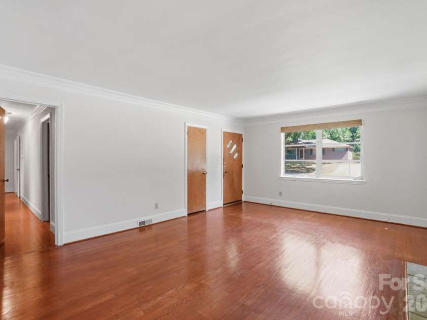 722 Seneca Place, Charlotte, NC 28210.  MLS# CAR4381813, YatesRealty ID 28545. 