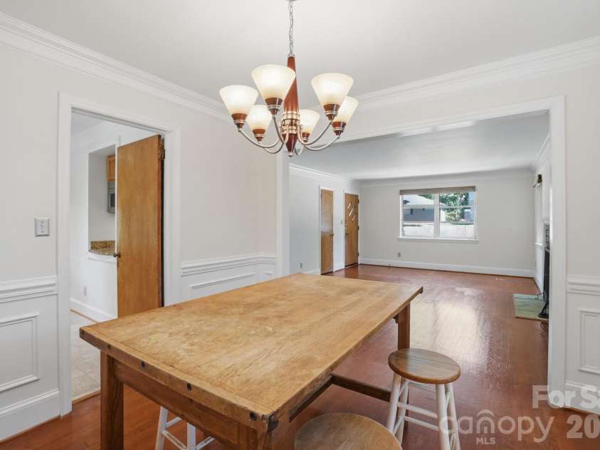 722 Seneca Place, Charlotte, NC 28210.  MLS# CAR4381813, YatesRealty ID 28545. 