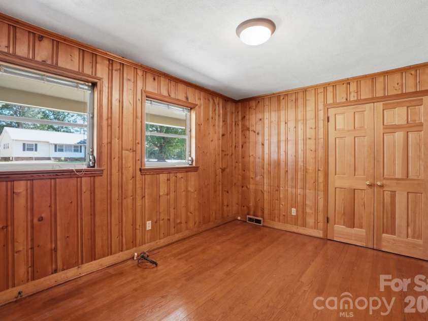 722 Seneca Place, Charlotte, NC 28210.  MLS# CAR4381813, YatesRealty ID 28545. 