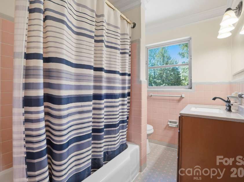 722 Seneca Place, Charlotte, NC 28210.  MLS# CAR4381813, YatesRealty ID 28545. 