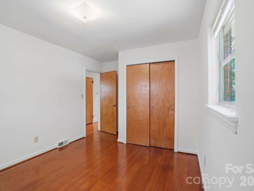 722 Seneca Place, Charlotte, NC 28210.  MLS# CAR4381813, YatesRealty ID 28545. 