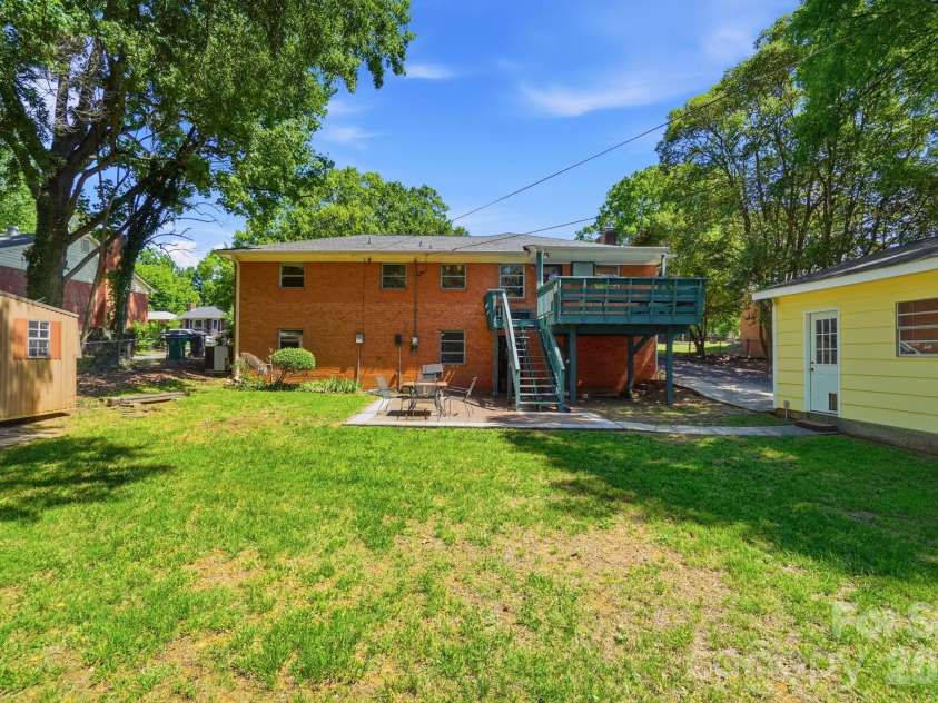 722 Seneca Place, Charlotte, NC 28210.  MLS# CAR4381813, YatesRealty ID 28545. 