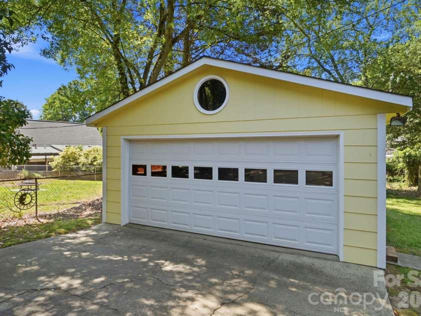 722 Seneca Place, Charlotte, NC 28210.  MLS# CAR4381813, YatesRealty ID 28545. 